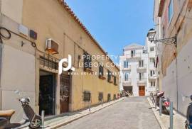 426 m2 Prime Lisbon Building For Sale Currently 2 Large 3 Bed Apartments