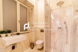 Chiado T2 With Al License Parking, Elevator, Furnished