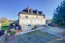 Detached House with Landscaped Garden