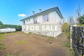 Detached House with Garden only 1.8km to the Sea