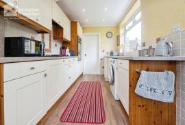 3 bedroom, Semi-detached house for sale