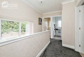 3 bedroom, Semi-detached house for sale