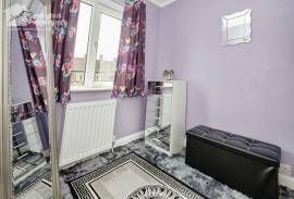 3 bedroom, Semi-detached house for sale