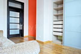 Apartment for rent in Riga, 140.00m2