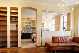 Apartment for rent in Riga, 140.00m2