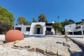 3 Bedroom Bungalow - Kamares, Tala, Paphos