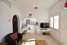 FABULOUS 4 BEDROOM VILLA WITH GARAGE AND COMMUNAL POOL