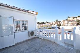 FABULOUS 4 BEDROOM VILLA WITH GARAGE AND COMMUNAL POOL