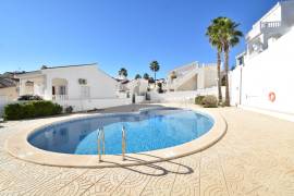 FABULOUS 4 BEDROOM VILLA WITH GARAGE AND COMMUNAL POOL