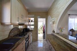 WONDERFUL 3/4 BEDROOM SOUTH FACING VILLA IN QUESADA