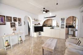 WONDERFUL 3/4 BEDROOM SOUTH FACING VILLA IN QUESADA