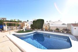 WONDERFUL 3/4 BEDROOM SOUTH FACING VILLA IN QUESADA