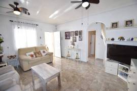 WONDERFUL 3/4 BEDROOM SOUTH FACING VILLA IN QUESADA