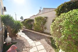 WONDERFUL 3/4 BEDROOM SOUTH FACING VILLA IN QUESADA