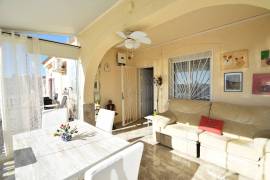 WONDERFUL 3/4 BEDROOM SOUTH FACING VILLA IN QUESADA