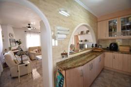 WONDERFUL 3/4 BEDROOM SOUTH FACING VILLA IN QUESADA