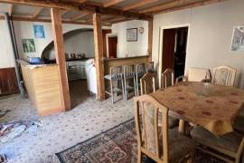 €14000 - Beautiful Commercial Potentials: House for Commercial Use between Champagne-Mouton and Confolens to Renovate