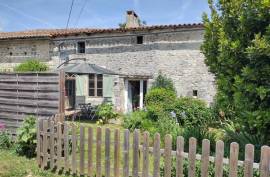 €130000 - Very Pretty 3-bedroom House For Sale In A Peaceful Charente Hamlet