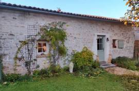 €130000 - Very Pretty 3-bedroom House For Sale In A Peaceful Charente Hamlet