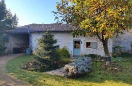 €130000 - Very Pretty 3-bedroom House For Sale In A Peaceful Charente Hamlet