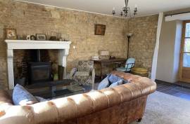 €207400 - Superb Detached Country House in Nanteuil en Vallee