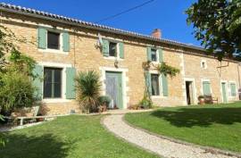 €207400 - Superb Detached Country House in Nanteuil en Vallee