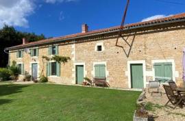 €207400 - Superb Detached Country House in Nanteuil en Vallee