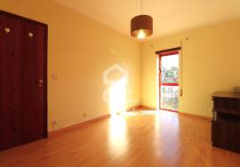 2 bedroom apartment on Rua Cidade S. Paulo, Monte Formoso.