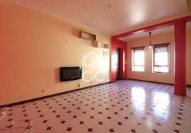 2 bedroom apartment on Rua Cidade S. Paulo, Monte Formoso.