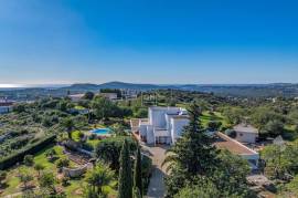 Modern 3/4 bedroom Villa with stunning panoramic sea views near Santa Barbara de Nexe