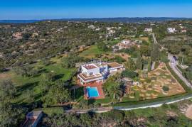 Modern 3/4 bedroom Villa with stunning panoramic sea views near Santa Barbara de Nexe