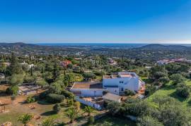 Modern 3/4 bedroom Villa with stunning panoramic sea views near Santa Barbara de Nexe