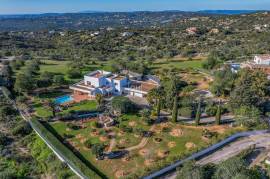 Modern 3/4 bedroom Villa with stunning panoramic sea views near Santa Barbara de Nexe