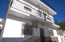 3 bedroom town house with mountain views for sale in Daimalos, Arenas.