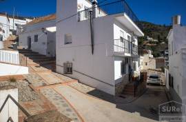 3 bedroom town house with mountain views for sale in Daimalos, Arenas.