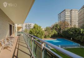 Magnificent 3 Bedroom Apartment in Gated Community with Pool - Odivelas