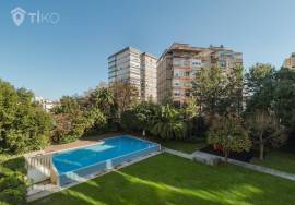 Magnificent 3 Bedroom Apartment in Gated Community with Pool - Odivelas