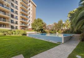 Magnificent 3 Bedroom Apartment in Gated Community with Pool - Odivelas