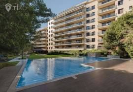 Magnificent 3 Bedroom Apartment in Gated Community with Pool - Odivelas