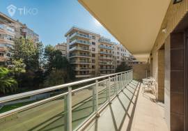 Magnificent 3 Bedroom Apartment in Gated Community with Pool - Odivelas