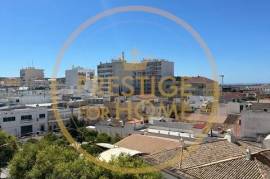 3 bedroom apartment in the center of Loulé. Renovad