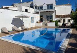 3-bedroom house for sale in Querença, Loulé, with heated pool, garden, and local housing license