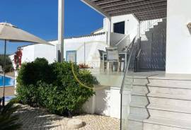 3-bedroom house for sale in Querença, Loulé, with heated pool, garden, and local housing license