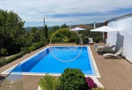 3-bedroom house for sale in Querença, Loulé, with heated pool, garden, and local housing license