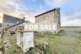 Detached Country House with Outbuilding