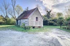 Former Farm House With Several Outbuildings