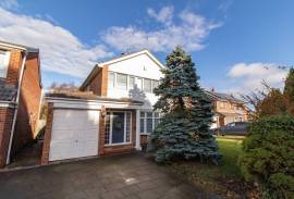 3 bedroom, Detached house for sale